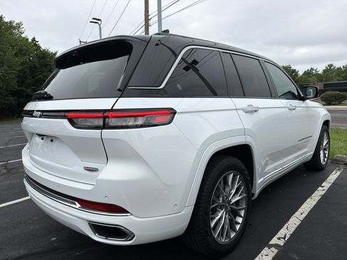 Certified 2025 Jeep Grand Cherokee Summit w/ Adv Protech Group IV AWD/4WD image 7