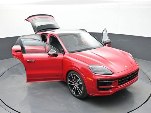 Used 2025 Porsche Cayenne GTS AWD/4WD image 33
