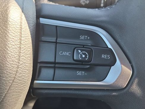 Used 2024 Jeep Compass Latitude AWD/4WD image 19