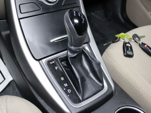 Used 2016 Hyundai Elantra SE image 12