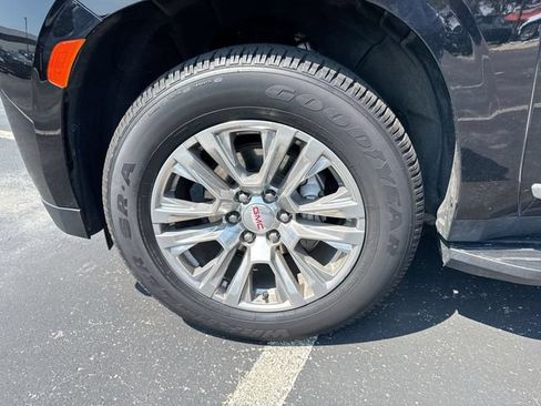 Used 2024 GMC Yukon XL Denali AWD/4WD image 10