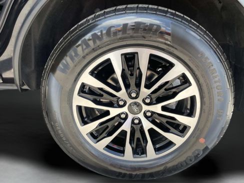 Used 2025 Ford Expedition Platinum AWD/4WD image 15