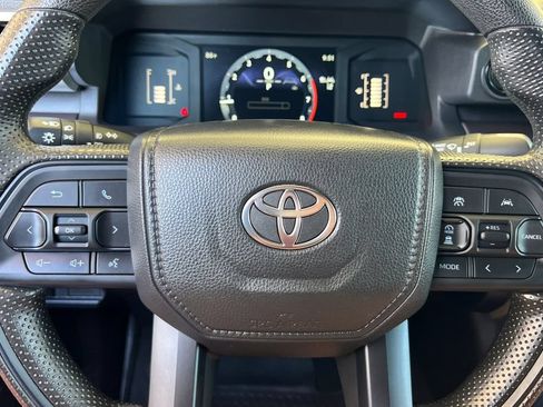 Certified 2025 Toyota Tacoma SR5 AWD/4WD image 26