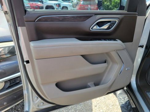 Used 2024 Chevrolet Tahoe Z71 w/ Luxury Package AWD/4WD image 27