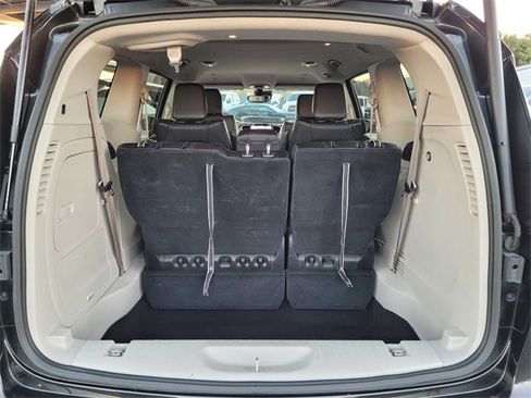 Used 2024 Chrysler Pacifica Select image 19