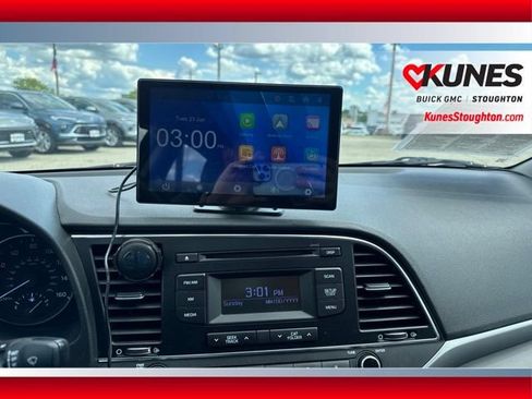 Used 2017 Hyundai Elantra SE FWD image 23