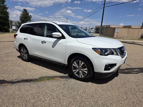 Used 2020 Nissan Pathfinder SV AWD/4WD image 10