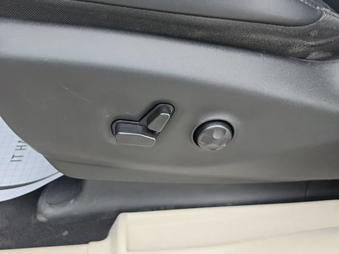 Certified 2023 Chrysler Pacifica Touring-L FWD image 16