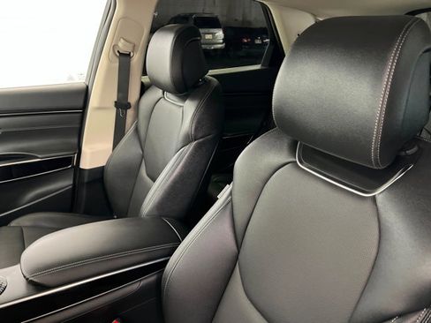 Used 2022 Genesis GV70 2.5T image 16