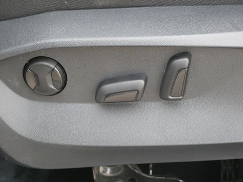 Used 2023 Volkswagen Taos SE image 16