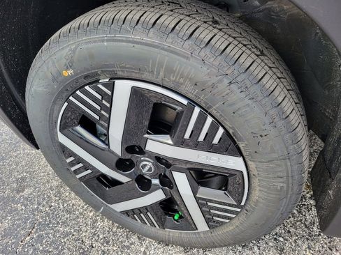Used 2025 Nissan Kicks SV FWD image 23