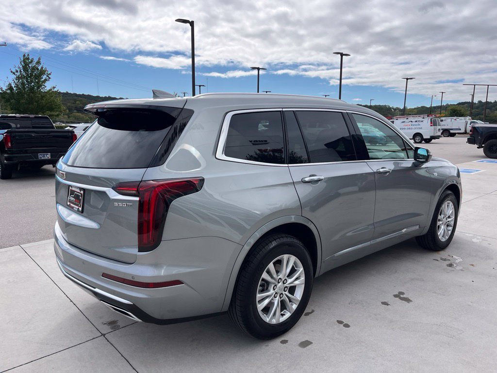 Used 2025 Cadillac XT6 Luxury w/ LPO, Floor Liner Package AWD/4WD image 22