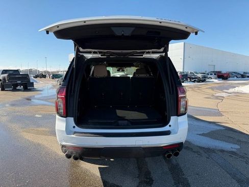 Used 2024 Chevrolet Suburban Premier image 14