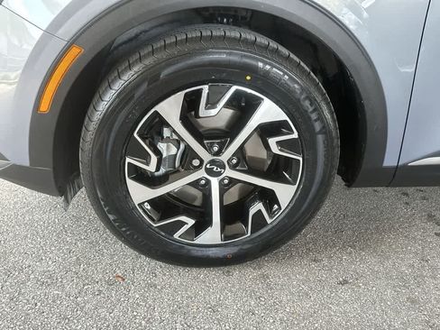 Used 2024 Kia Sportage EX FWD image 10