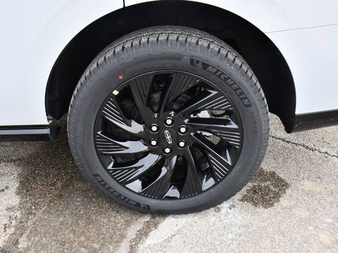 New 2026 Lincoln Navigator Reserve w/ Jet Appearance Package image 28