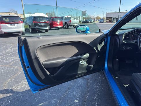 Used 2019 Dodge Challenger SXT w/ Driver Convenience Group AWD/4WD image 13