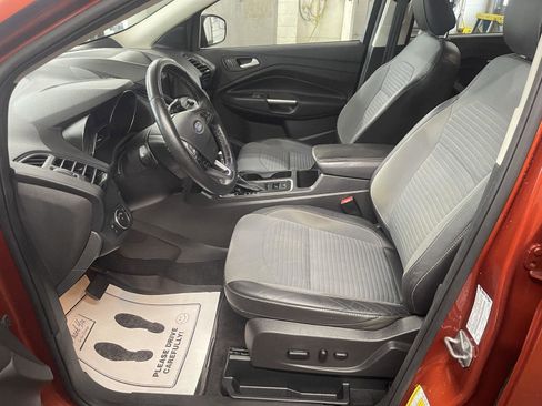 Used 2019 Ford Escape SE image 11