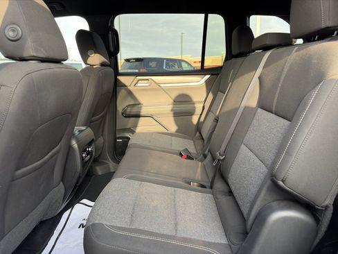 Used 2025 GMC Acadia Elevation image 9