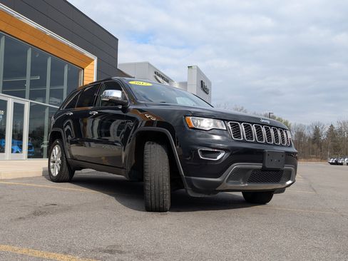 Used 2017 Jeep Grand Cherokee Limited AWD/4WD image 3