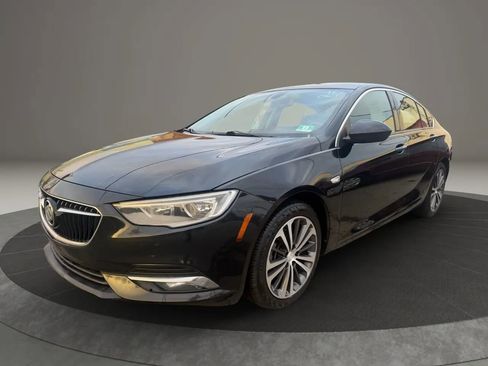 Used 2018 Buick Regal Essence image 1