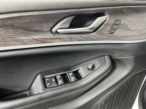 Used 2023 Jeep Grand Cherokee Limited image 16