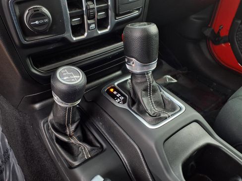 Used 2021 Jeep Wrangler Unlimited Sahara image 18