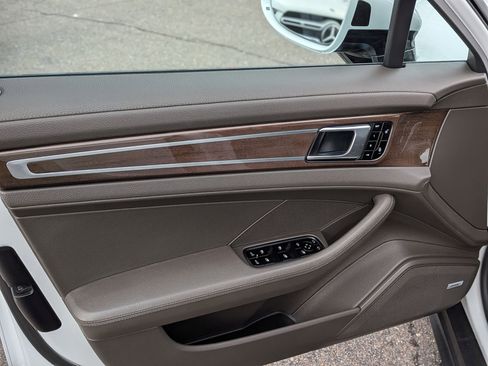 Used 2017 Porsche Panamera 4 image 12