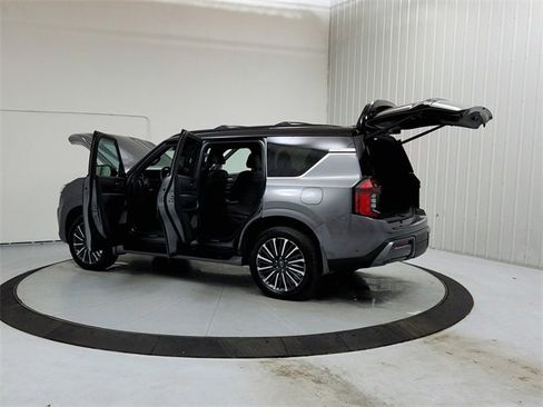 Used 2025 Nissan Armada Platinum Reserve image 13