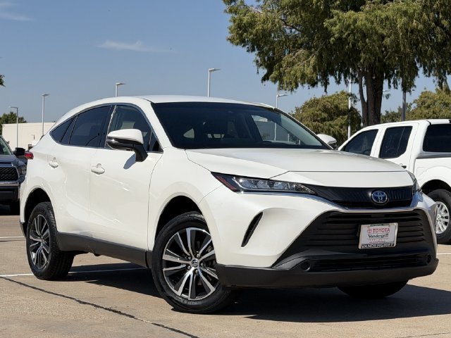 Used 2022 Toyota Venza LE AWD/4WD image 2