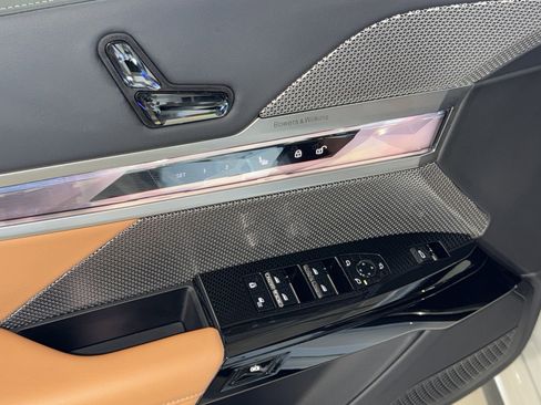 Used 2025 BMW 740i xDrive image 20