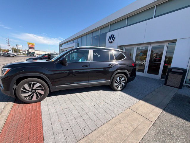 Used 2024 Volkswagen Atlas SEL AWD/4WD image 3