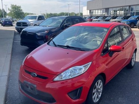 Used 2012 Ford Fiesta SE FWD image 2