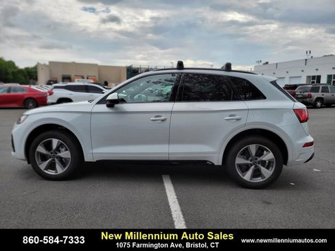 Used 2025 Audi Q5 2.0T Premium w/ Convenience Plus Package image 2