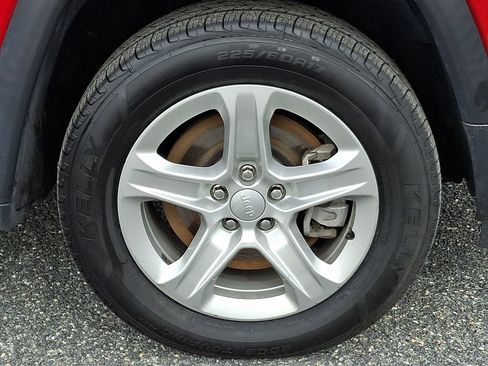 Used 2023 Jeep Compass Sport image 8