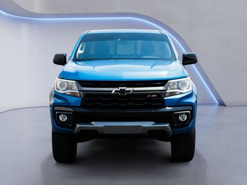Used 2022 Chevrolet Colorado Z71 w/ Safety Package AWD/4WD image 2