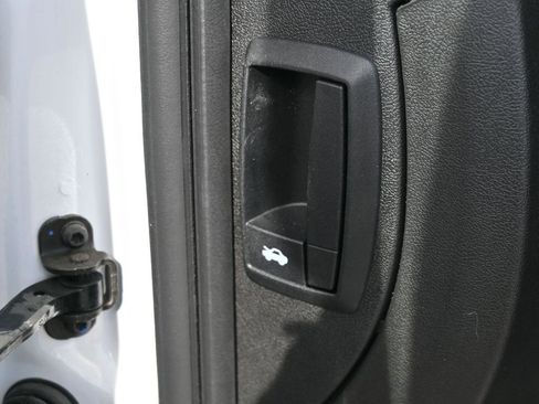 Used 2025 RAM ProMaster 2500 w/ Convenience Group image 12