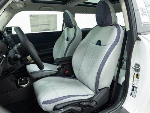 Certified 2025 MINI Cooper S image 22