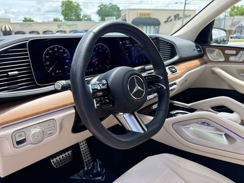Used 2024 Mercedes-Benz GLS 580 4MATIC image 20
