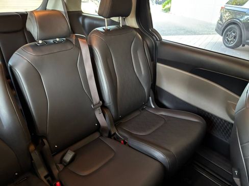Used 2026 Kia Carnival FWD image 35