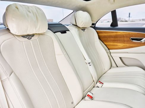 Used 2021 Bentley Flying Spur V8 AWD/4WD image 43