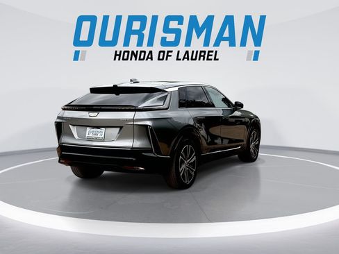 Used 2024 Cadillac Lyriq Luxury w/ LPO, Floor Liner Package AWD/4WD image 8