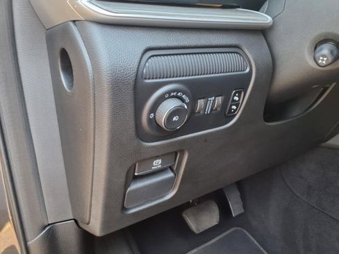 Used 2024 Jeep Wagoneer L Series II w/ Premium Group I AWD/4WD image 8
