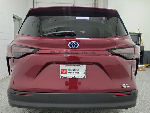 Used 2023 Toyota Sienna XLE w/ XLE Plus Package FWD image 6