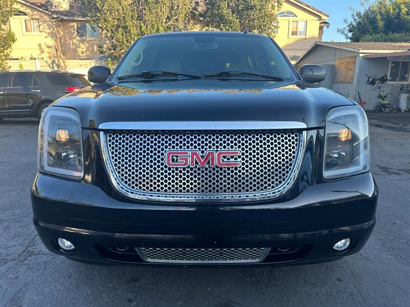 Used 2007 GMC Yukon Denali AWD/4WD image 2