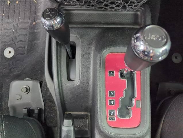 Used 2015 Jeep Wrangler Unlimited Sahara w/ Connectivity Group AWD/4WD image 14