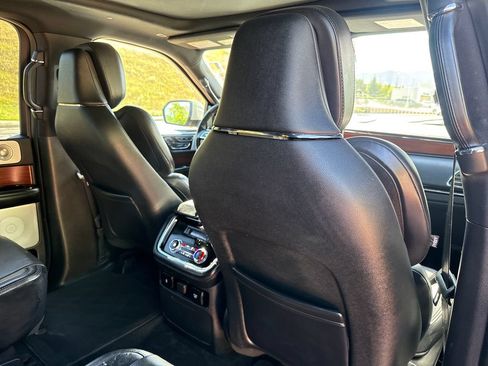 Used 2021 Lincoln Navigator L Reserve AWD/4WD image 27