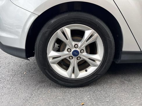 Used 2014 Ford Focus SE w/ SE Winter Package image 40