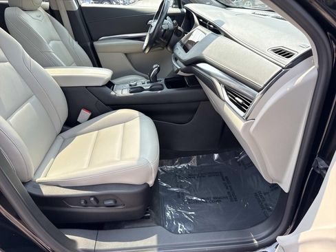 Used 2019 Cadillac XT4 Luxury w/ Cold Weather Package FWD image 25