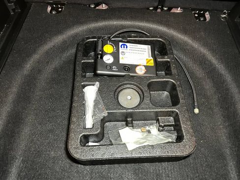 Used 2025 Jeep Compass Limited AWD/4WD image 20