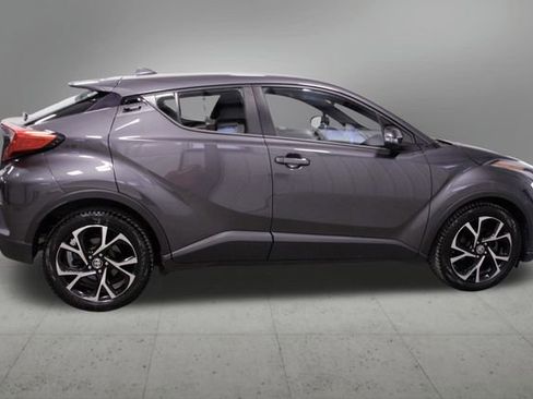 Used 2021 Toyota C-HR XLE image 6